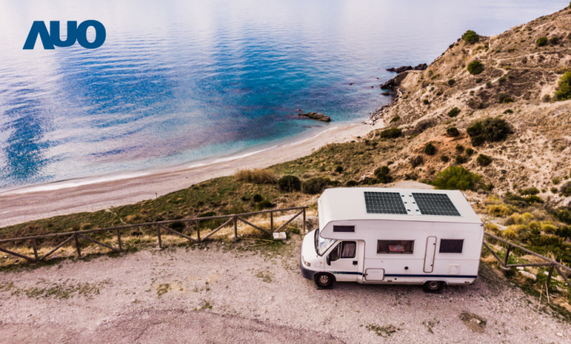 「可撓輕量化太陽光電板SunCurva」使用輕量特殊耐候型複合板取代傳統太陽能板的玻璃前板，不僅降低70%重量，每米平方僅3Kg；具有抗衝擊性能及通過電磁相容性測試，可應用於交通運輸工具，如露營車、遊艇等